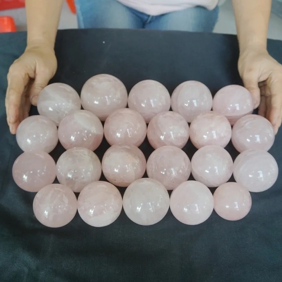 Beautiful natural rose quartz sphere - Picture 2 of 5
